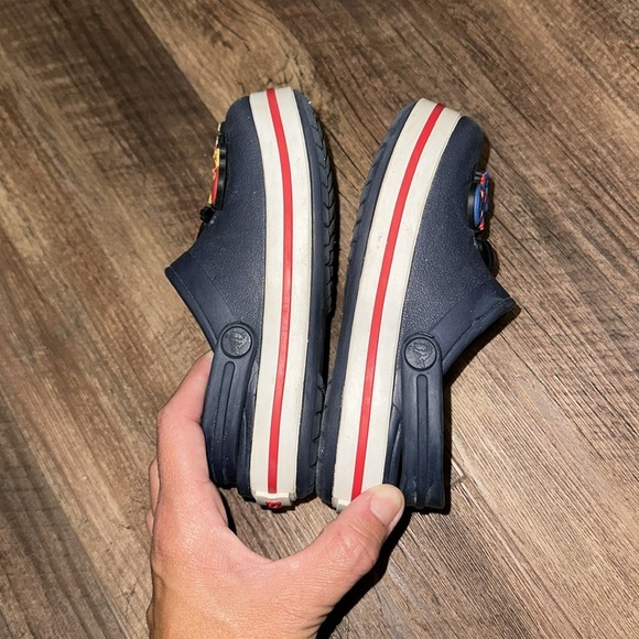 Crocs Kids Blue, White and Red size 9C with charms EEUC - Picture 3 of 4